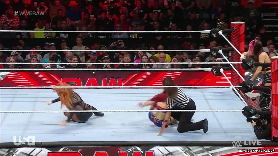 WWE_Monday_Night_Raw_2023_01_02_720p_HDTV_x264-NWCHD_mp4_005035102.jpg