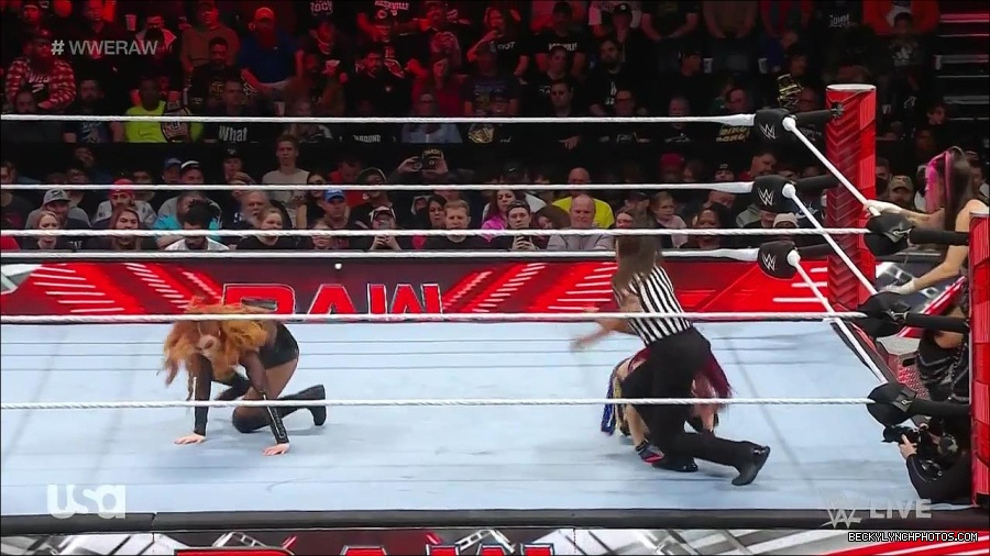 WWE_Monday_Night_Raw_2023_01_02_720p_HDTV_x264-NWCHD_mp4_005035502.jpg