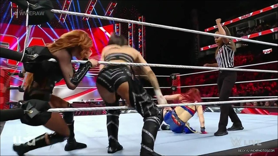 WWE_Monday_Night_Raw_2023_01_02_720p_HDTV_x264-NWCHD_mp4_005040307.jpg