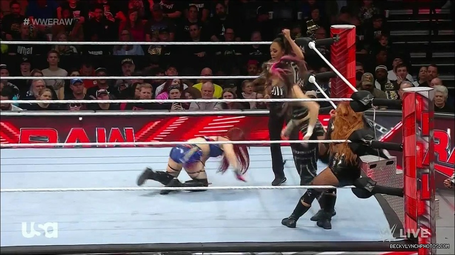 WWE_Monday_Night_Raw_2023_01_02_720p_HDTV_x264-NWCHD_mp4_005040707.jpg