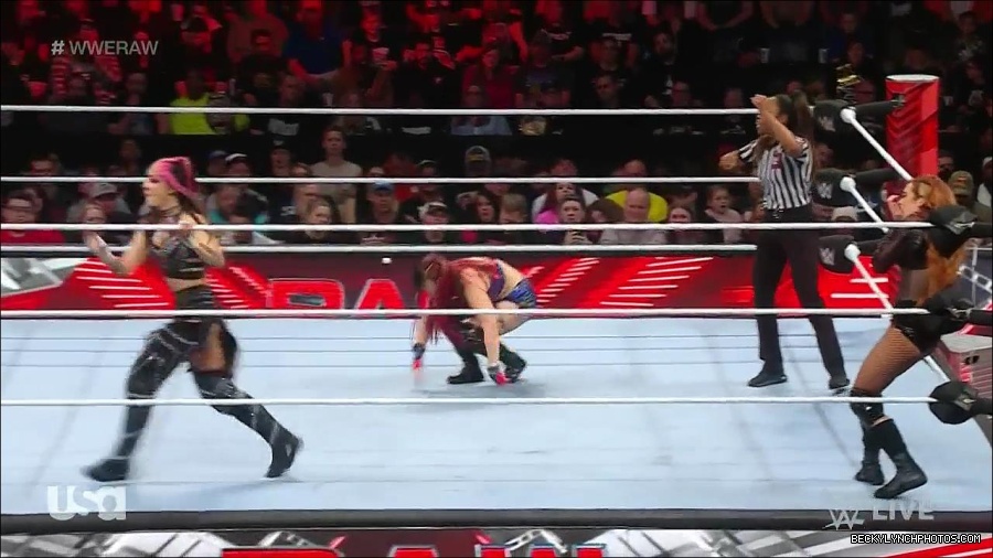 WWE_Monday_Night_Raw_2023_01_02_720p_HDTV_x264-NWCHD_mp4_005041908.jpg