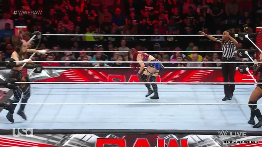 WWE_Monday_Night_Raw_2023_01_02_720p_HDTV_x264-NWCHD_mp4_005042309.jpg