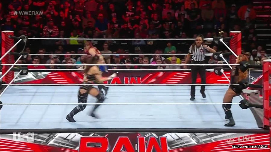 WWE_Monday_Night_Raw_2023_01_02_720p_HDTV_x264-NWCHD_mp4_005043110.jpg