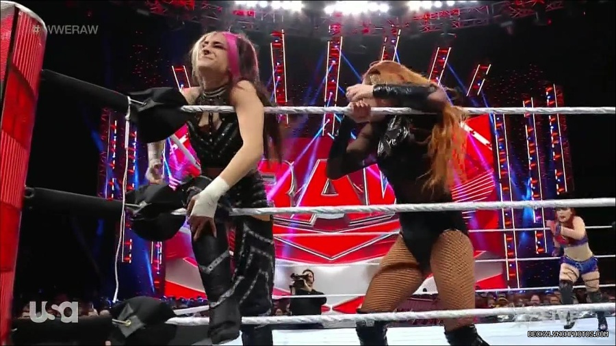 WWE_Monday_Night_Raw_2023_01_02_720p_HDTV_x264-NWCHD_mp4_005044711.jpg