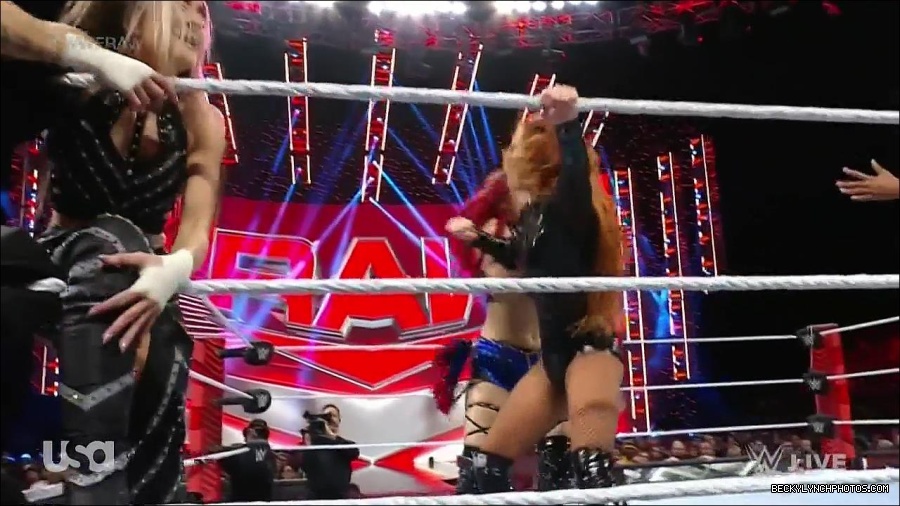 WWE_Monday_Night_Raw_2023_01_02_720p_HDTV_x264-NWCHD_mp4_005045912.jpg