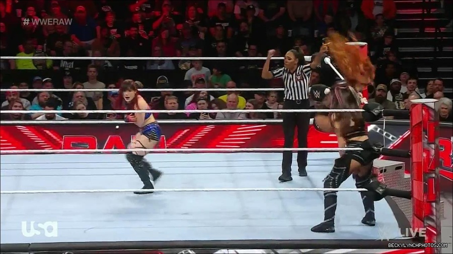 WWE_Monday_Night_Raw_2023_01_02_720p_HDTV_x264-NWCHD_mp4_005047514.jpg