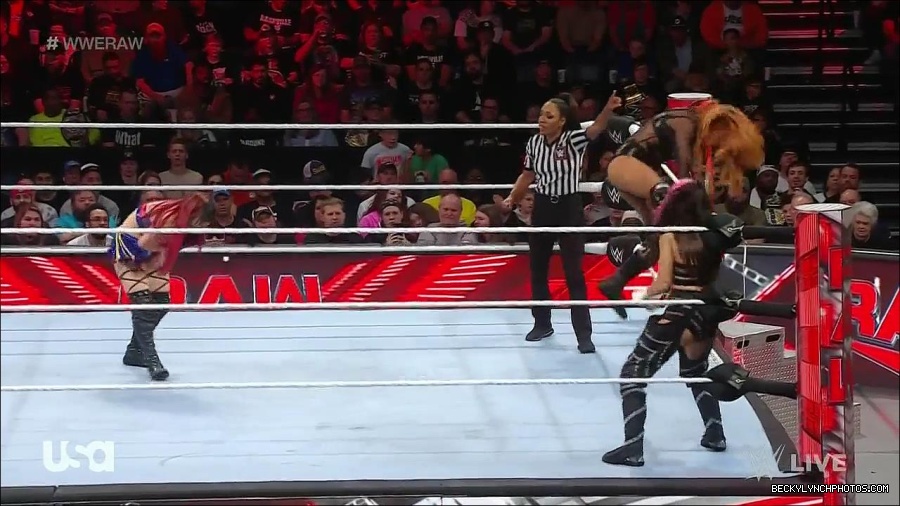 WWE_Monday_Night_Raw_2023_01_02_720p_HDTV_x264-NWCHD_mp4_005048315.jpg
