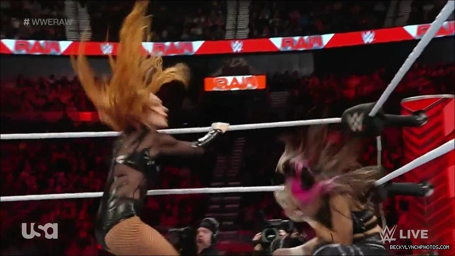 WWE_Monday_Night_Raw_2023_01_02_720p_HDTV_x264-NWCHD_mp4_005048715.jpg