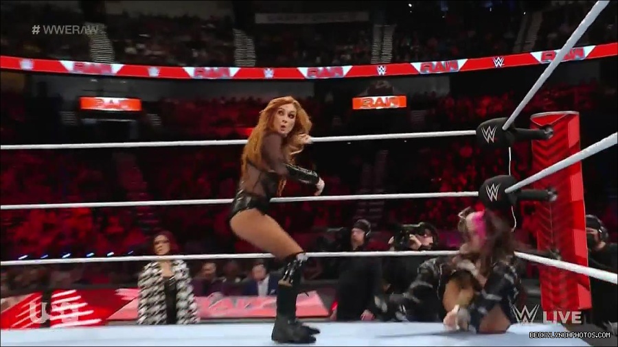WWE_Monday_Night_Raw_2023_01_02_720p_HDTV_x264-NWCHD_mp4_005049116.jpg