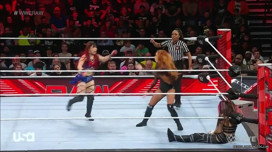WWE_Monday_Night_Raw_2023_01_02_720p_HDTV_x264-NWCHD_mp4_005049916.jpg