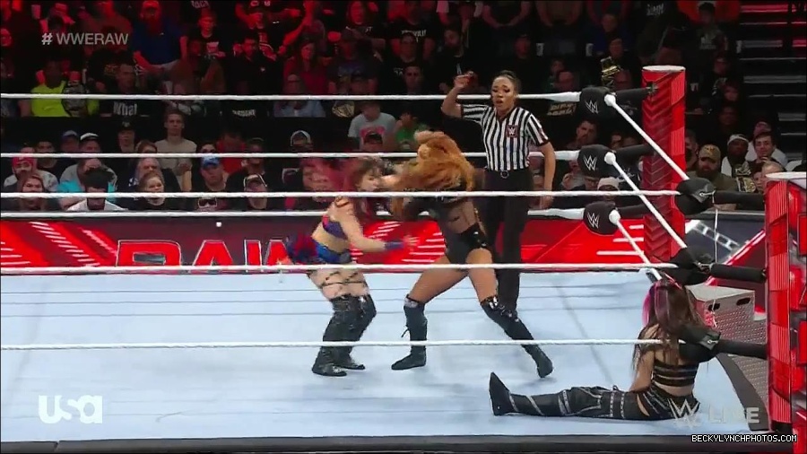 WWE_Monday_Night_Raw_2023_01_02_720p_HDTV_x264-NWCHD_mp4_005050317.jpg