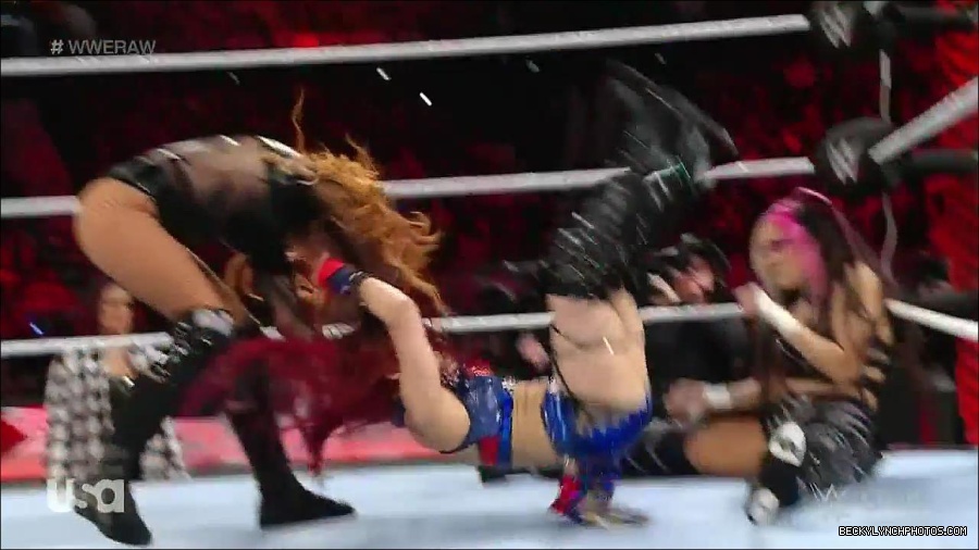 WWE_Monday_Night_Raw_2023_01_02_720p_HDTV_x264-NWCHD_mp4_005051118.jpg