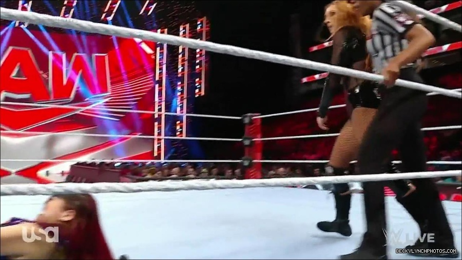 WWE_Monday_Night_Raw_2023_01_02_720p_HDTV_x264-NWCHD_mp4_005053120.jpg