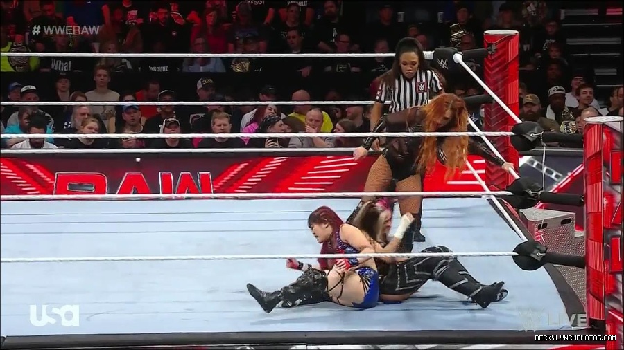 WWE_Monday_Night_Raw_2023_01_02_720p_HDTV_x264-NWCHD_mp4_005055122.jpg