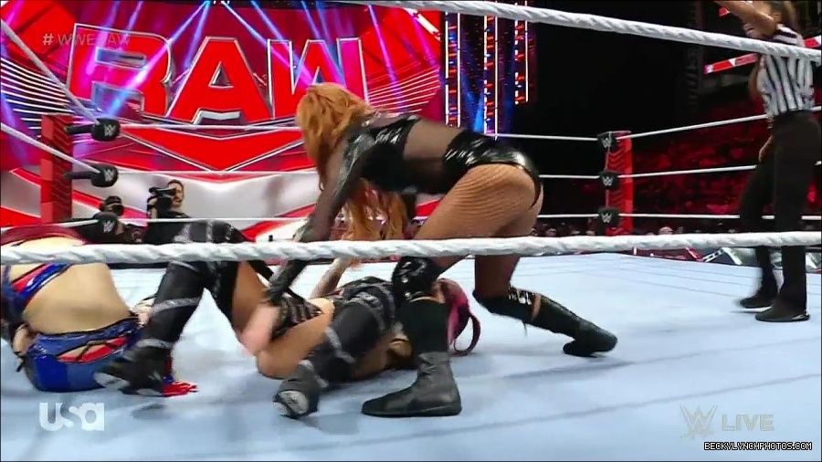 WWE_Monday_Night_Raw_2023_01_02_720p_HDTV_x264-NWCHD_mp4_005056323.jpg