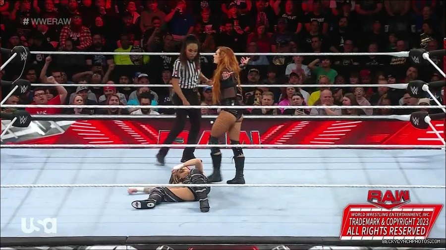 WWE_Monday_Night_Raw_2023_01_02_720p_HDTV_x264-NWCHD_mp4_005063930.jpg