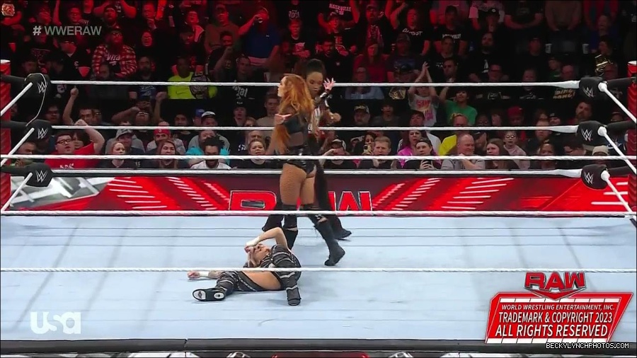 WWE_Monday_Night_Raw_2023_01_02_720p_HDTV_x264-NWCHD_mp4_005064331.jpg