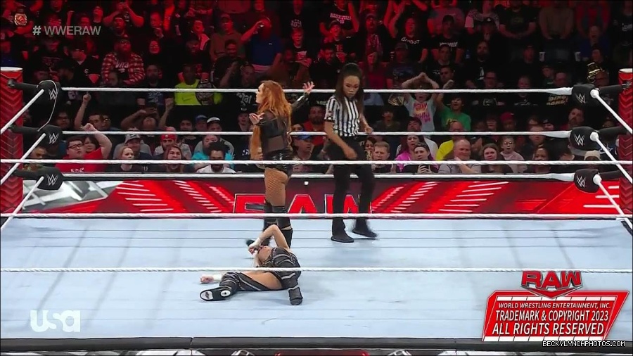 WWE_Monday_Night_Raw_2023_01_02_720p_HDTV_x264-NWCHD_mp4_005064731.jpg