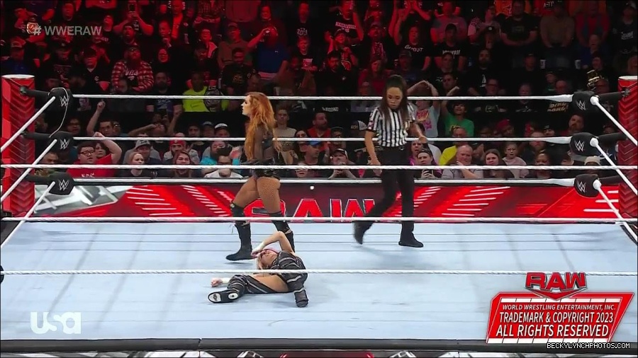 WWE_Monday_Night_Raw_2023_01_02_720p_HDTV_x264-NWCHD_mp4_005065132.jpg