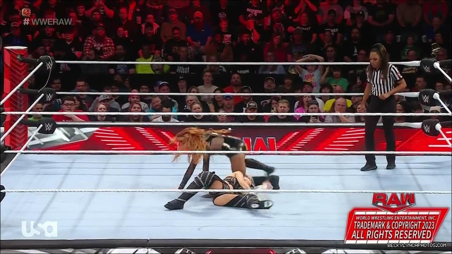 WWE_Monday_Night_Raw_2023_01_02_720p_HDTV_x264-NWCHD_mp4_005067934.jpg