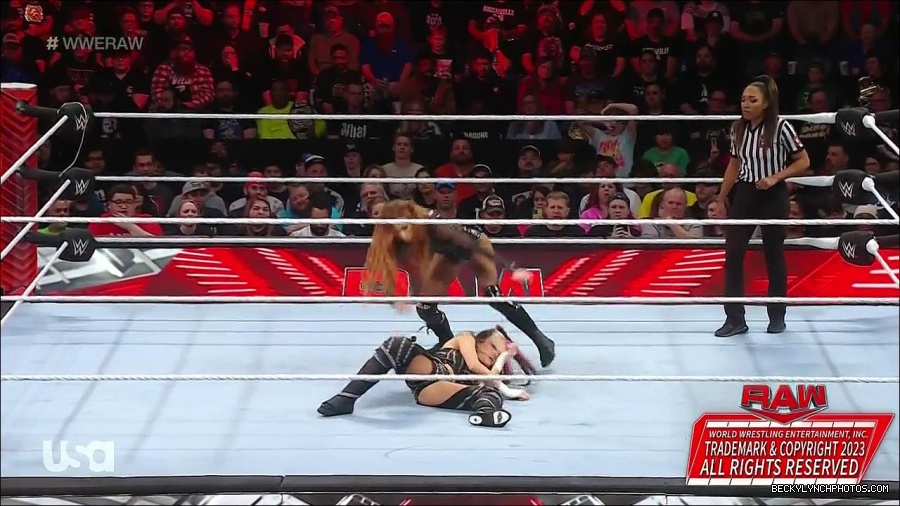 WWE_Monday_Night_Raw_2023_01_02_720p_HDTV_x264-NWCHD_mp4_005068335.jpg