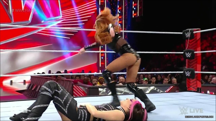 WWE_Monday_Night_Raw_2023_01_02_720p_HDTV_x264-NWCHD_mp4_005070737.jpg