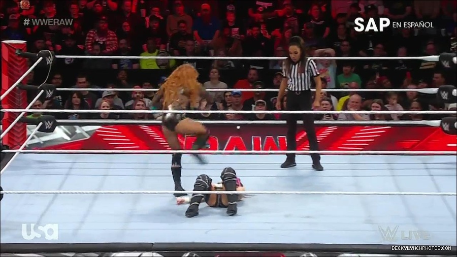 WWE_Monday_Night_Raw_2023_01_02_720p_HDTV_x264-NWCHD_mp4_005072339.jpg