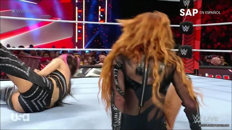 WWE_Monday_Night_Raw_2023_01_02_720p_HDTV_x264-NWCHD_mp4_005073540.jpg