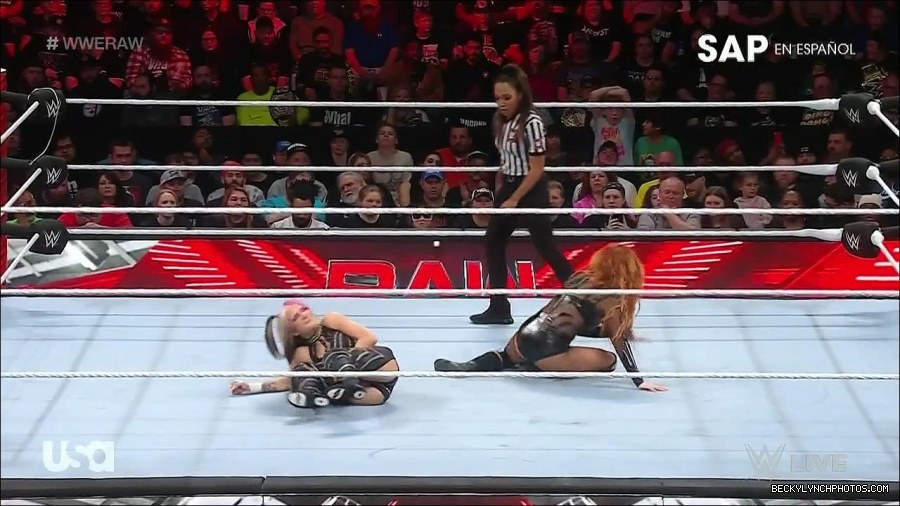 WWE_Monday_Night_Raw_2023_01_02_720p_HDTV_x264-NWCHD_mp4_005074341.jpg