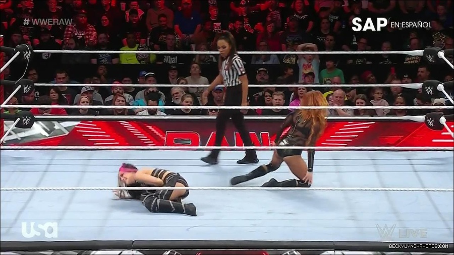 WWE_Monday_Night_Raw_2023_01_02_720p_HDTV_x264-NWCHD_mp4_005074741.jpg