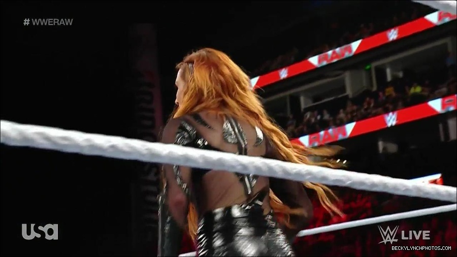 WWE_Monday_Night_Raw_2023_01_02_720p_HDTV_x264-NWCHD_mp4_005079946.jpg