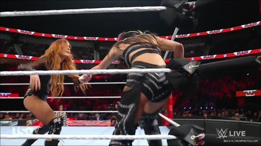 WWE_Monday_Night_Raw_2023_01_02_720p_HDTV_x264-NWCHD_mp4_005085552.jpg