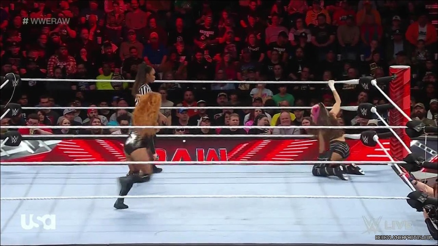 WWE_Monday_Night_Raw_2023_01_02_720p_HDTV_x264-NWCHD_mp4_005087954.jpg