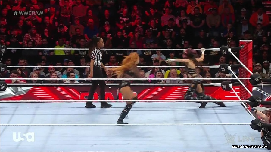 WWE_Monday_Night_Raw_2023_01_02_720p_HDTV_x264-NWCHD_mp4_005088355.jpg