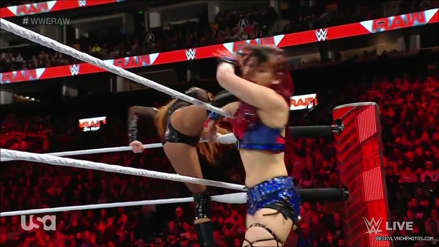 WWE_Monday_Night_Raw_2023_01_02_720p_HDTV_x264-NWCHD_mp4_005095962.jpg