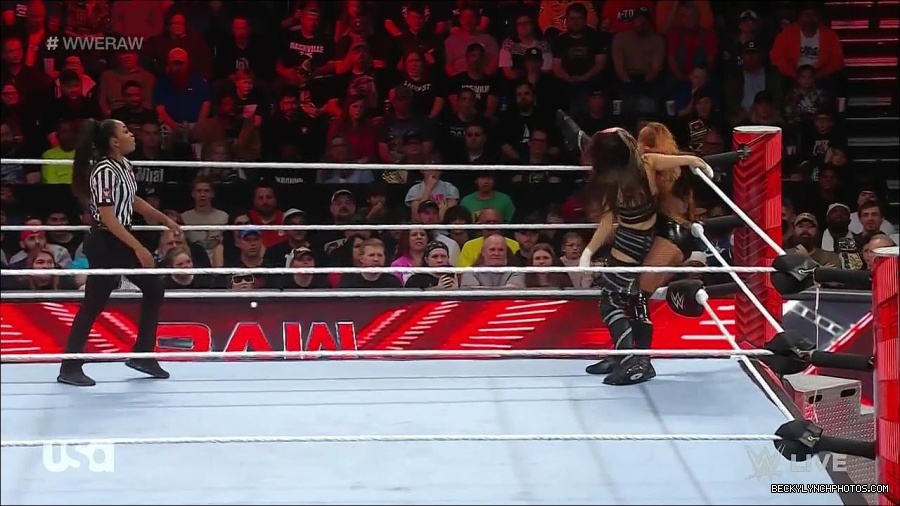 WWE_Monday_Night_Raw_2023_01_02_720p_HDTV_x264-NWCHD_mp4_005099166.jpg