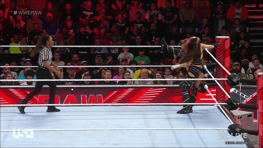 WWE_Monday_Night_Raw_2023_01_02_720p_HDTV_x264-NWCHD_mp4_005099566.jpg