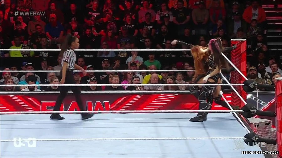 WWE_Monday_Night_Raw_2023_01_02_720p_HDTV_x264-NWCHD_mp4_005099966.jpg