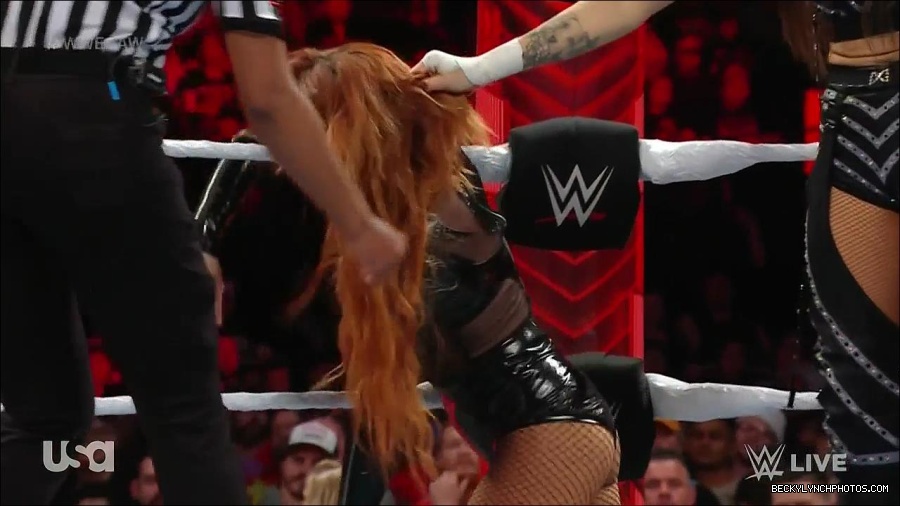 WWE_Monday_Night_Raw_2023_01_02_720p_HDTV_x264-NWCHD_mp4_005102369.jpg