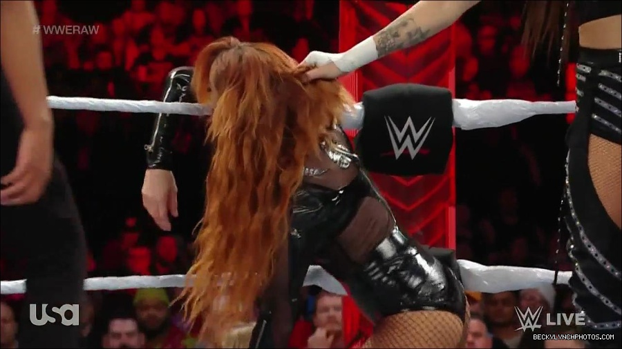 WWE_Monday_Night_Raw_2023_01_02_720p_HDTV_x264-NWCHD_mp4_005102769.jpg