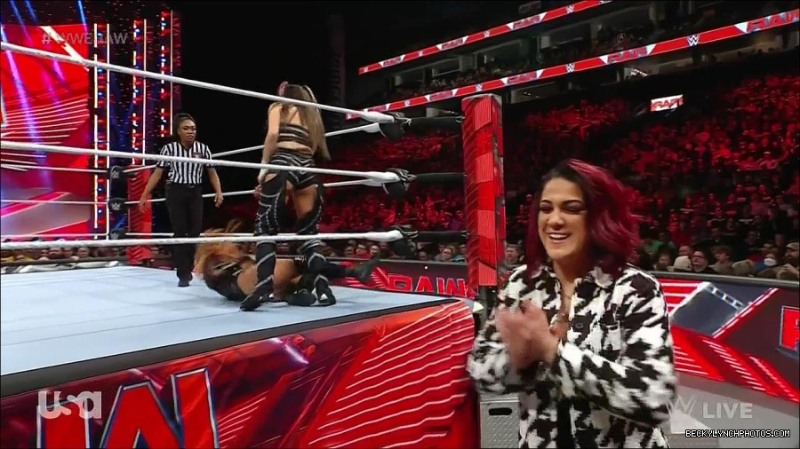 WWE_Monday_Night_Raw_2023_01_02_720p_HDTV_x264-NWCHD_mp4_005103570.jpg