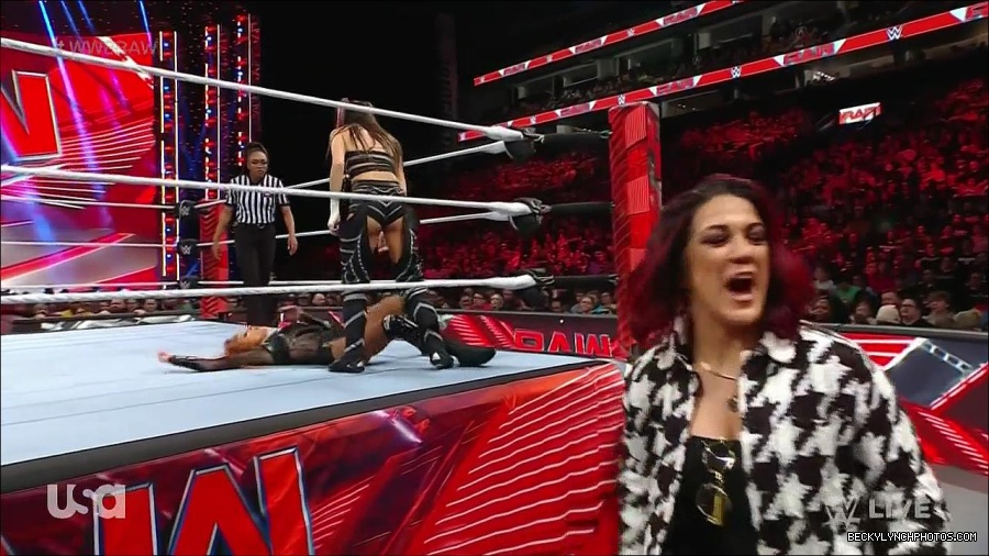 WWE_Monday_Night_Raw_2023_01_02_720p_HDTV_x264-NWCHD_mp4_005103970.jpg