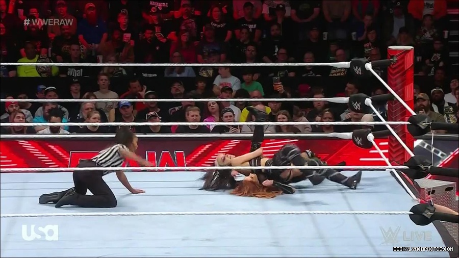 WWE_Monday_Night_Raw_2023_01_02_720p_HDTV_x264-NWCHD_mp4_005105972.jpg