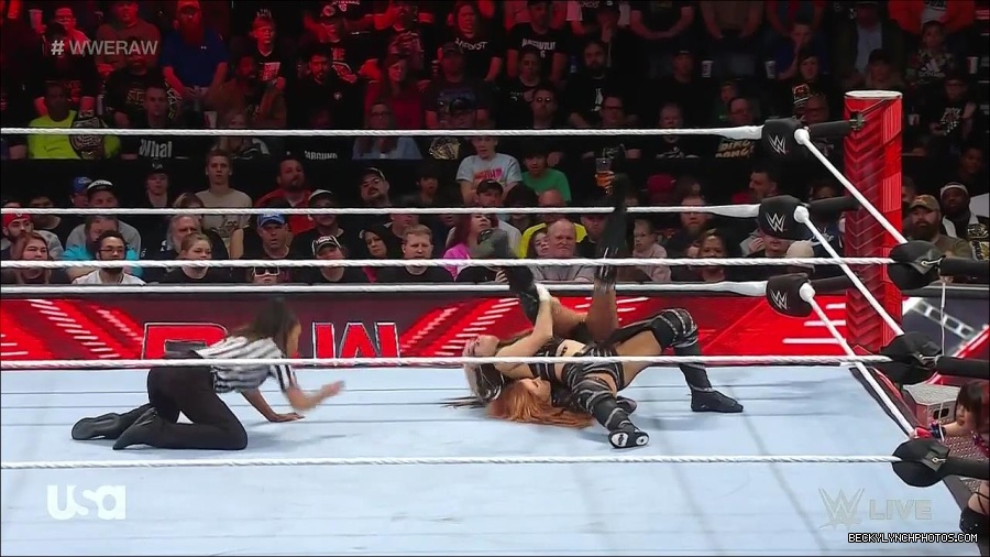 WWE_Monday_Night_Raw_2023_01_02_720p_HDTV_x264-NWCHD_mp4_005106773.jpg