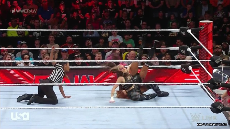 WWE_Monday_Night_Raw_2023_01_02_720p_HDTV_x264-NWCHD_mp4_005107174.jpg