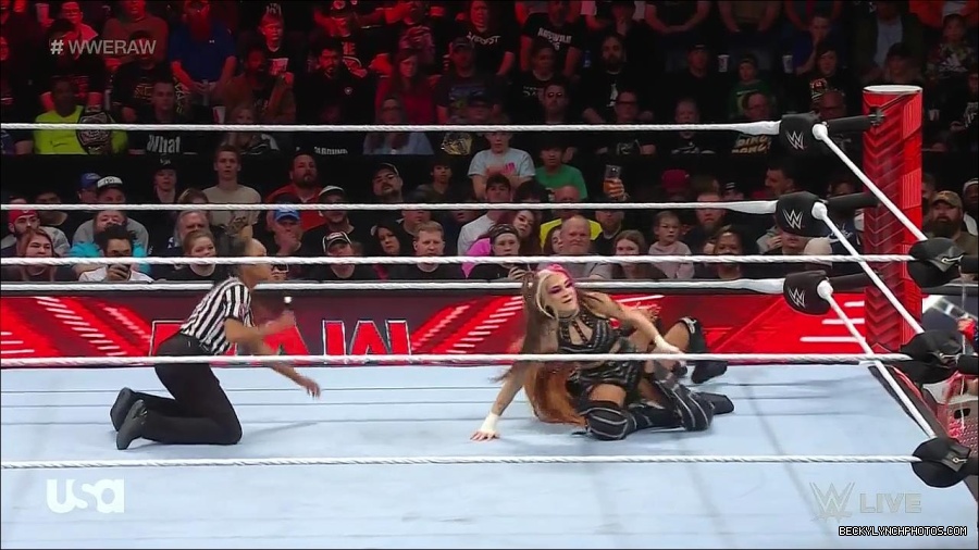 WWE_Monday_Night_Raw_2023_01_02_720p_HDTV_x264-NWCHD_mp4_005107574.jpg