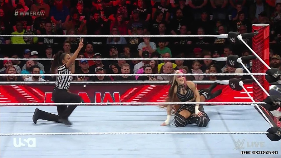 WWE_Monday_Night_Raw_2023_01_02_720p_HDTV_x264-NWCHD_mp4_005107974.jpg