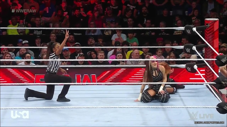 WWE_Monday_Night_Raw_2023_01_02_720p_HDTV_x264-NWCHD_mp4_005108375.jpg
