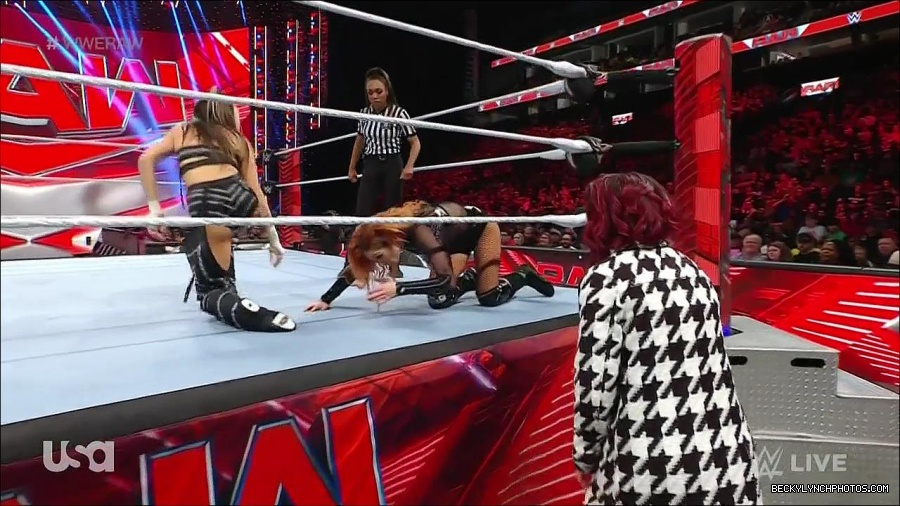 WWE_Monday_Night_Raw_2023_01_02_720p_HDTV_x264-NWCHD_mp4_005111178.jpg