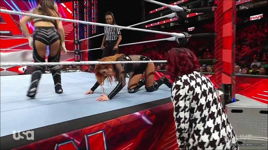 WWE_Monday_Night_Raw_2023_01_02_720p_HDTV_x264-NWCHD_mp4_005111578.jpg